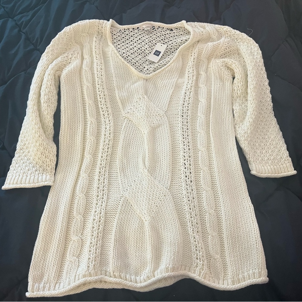 Gap white sweater - NWT - brand new